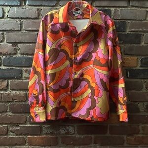 70s style THE HIPPIE SHAKE bold print button front top -medium